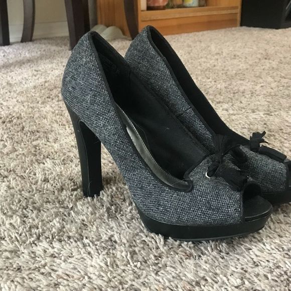7.5 Christian Sirilano Black Tweed Heels 4” EUC - Picture 5 of 11